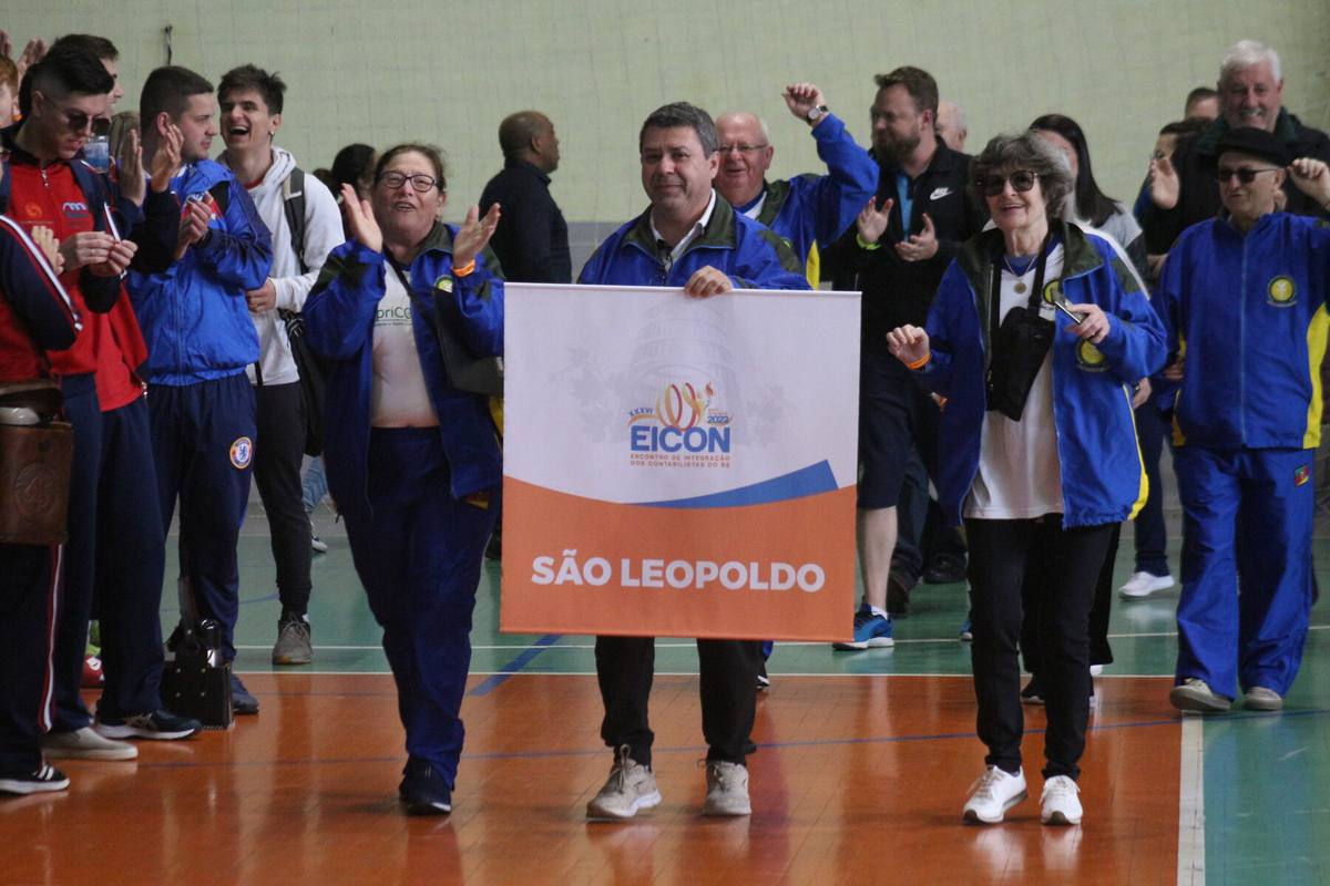 A delegação de São Leopoldo no desfile de abertura do XXXVI EICON, Bento Gonçalves, 2022